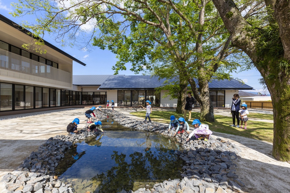 mrn kindergarten and nursery by hibinosekkei youji no shiro