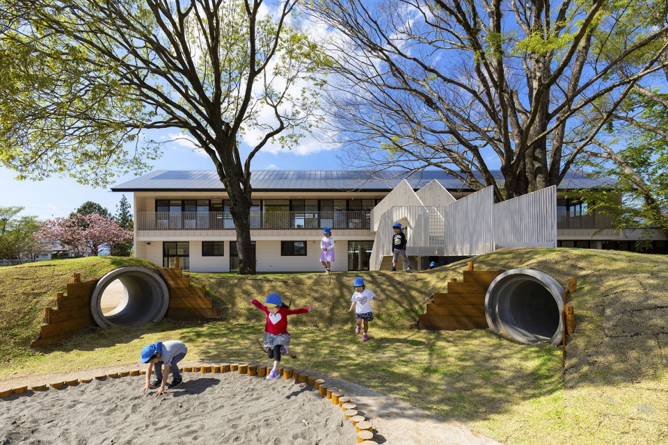 mrn kindergarten and nursery by hibinosekkei youji no shiro
