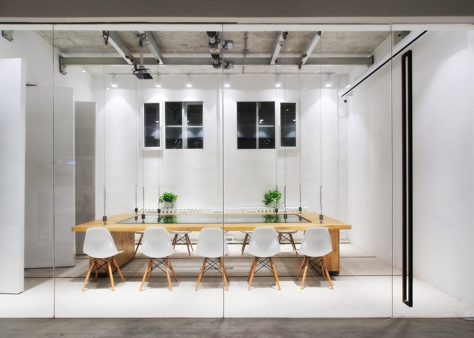 the triple layer table in nafu hutong courtyard no 13 china by pma