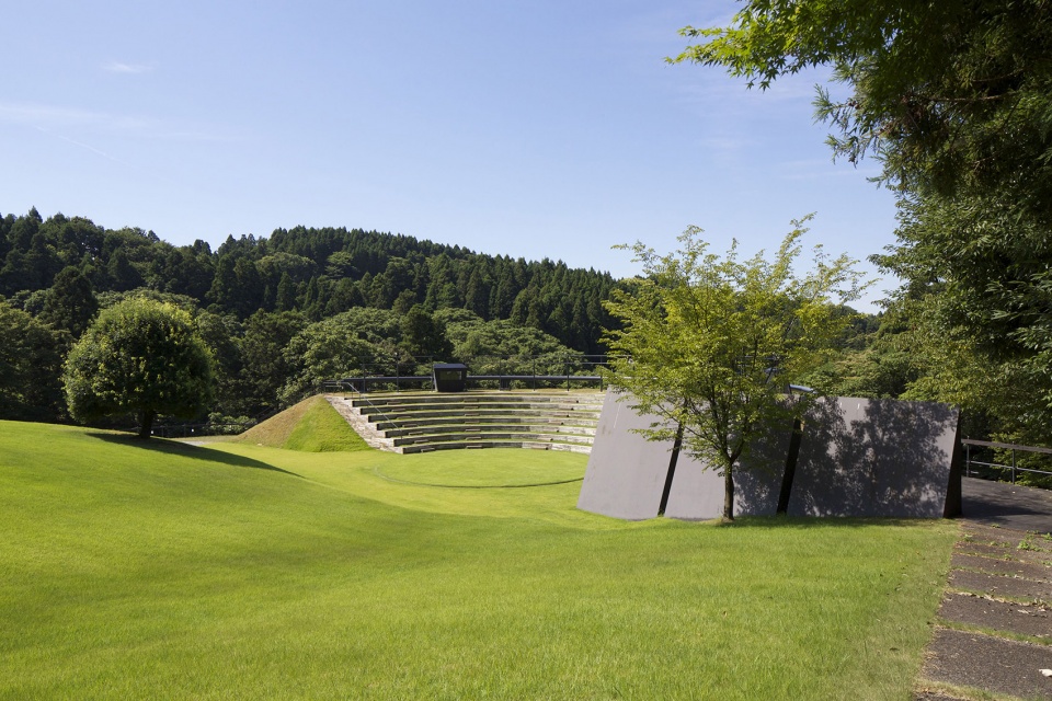 white arbor and open air theater maezawa garden by a p l design workshop