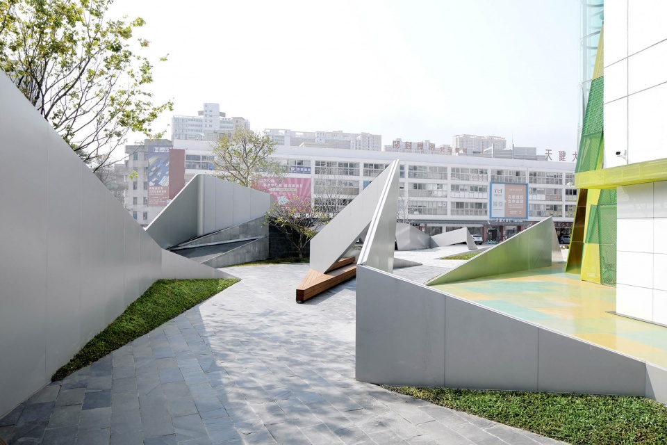 tianjian top region renovation china by being architects