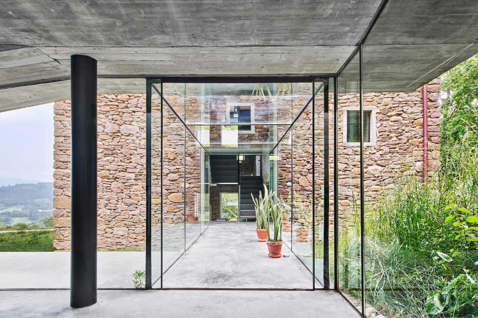 landaburu borda farm house by jordi hidalgo tane
