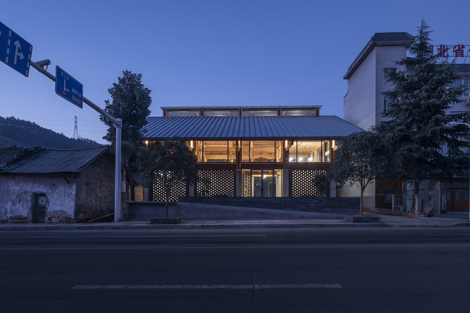 Party and Public Service Center of Yuanheguan Village LUO studio