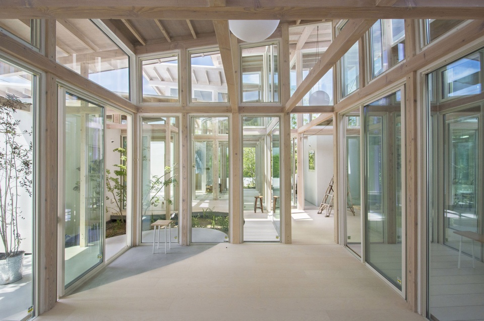 house surrounded by hedges studio velocity