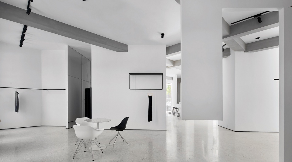 phoenixsimple fashion store china by moye design studio