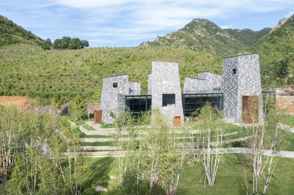 forest valley hot spring center china by blue architecture studio 960x639 1
