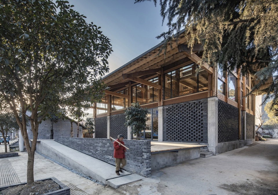 Party and Public Service Center of Yuanheguan Village LUO studio