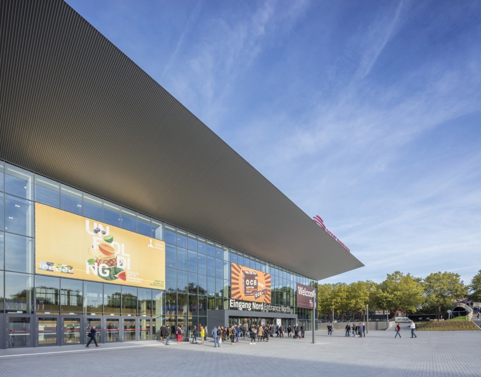 New Entrance to Messe Dortmund Westfalenhallen by HPP Architects - 谷德设计网