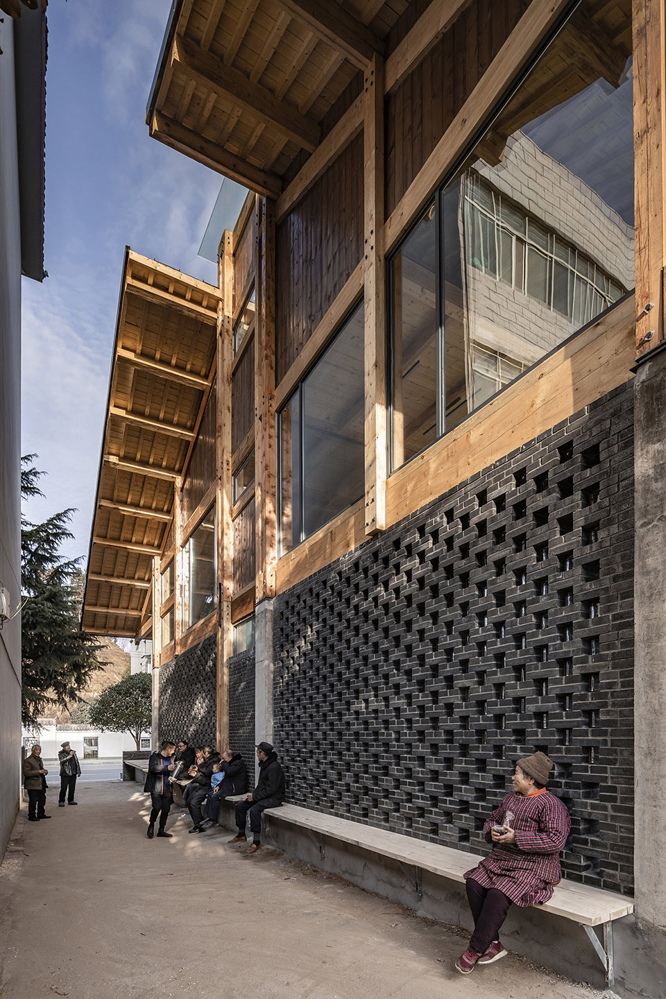 Party and Public Service Center of Yuanheguan Village LUO studio