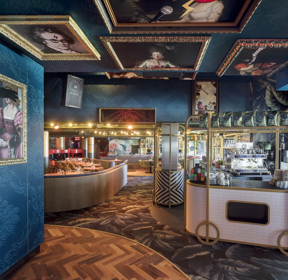 crazy pianos club by el equipo creativo