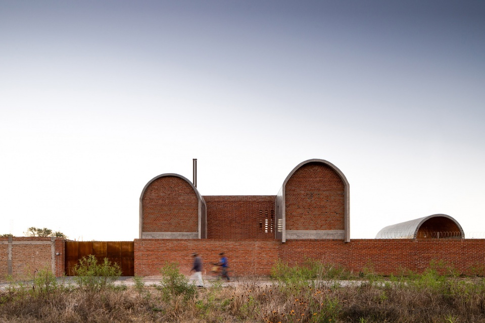guanajal house by cubo rojo arquitectura