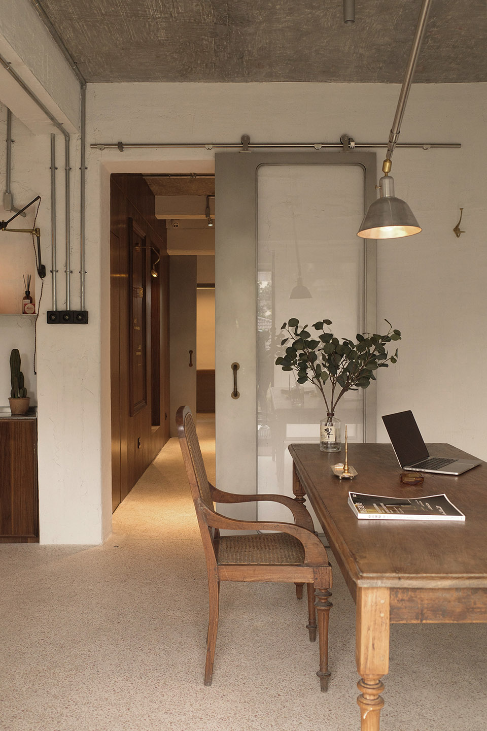Liang Jian Interior Design Office Spaces in Hangzhou, China by Liang ...