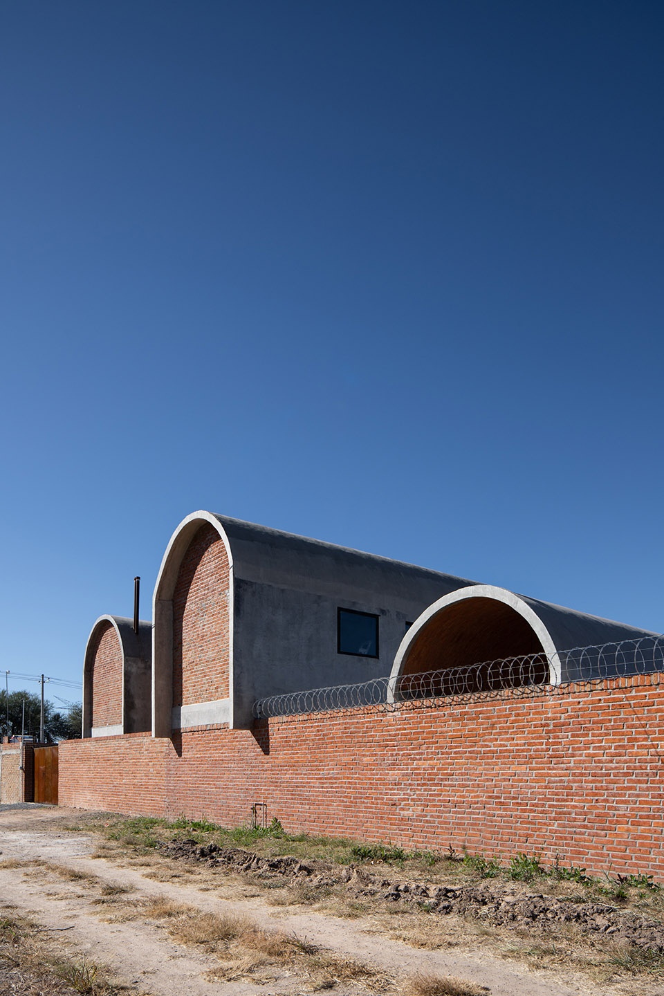 guanajal house by cubo rojo arquitectura