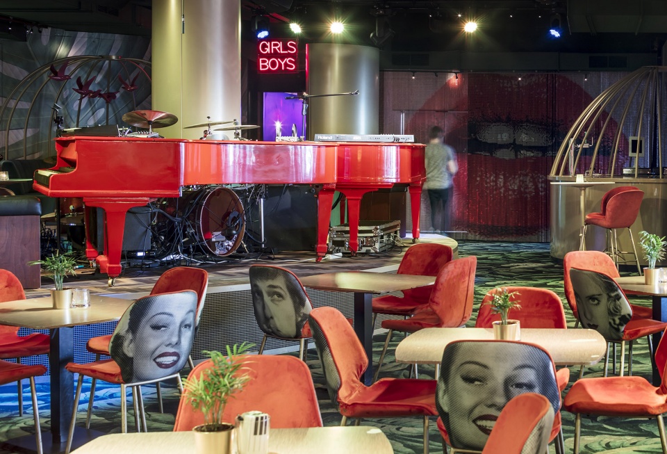 crazy pianos club by el equipo creativo