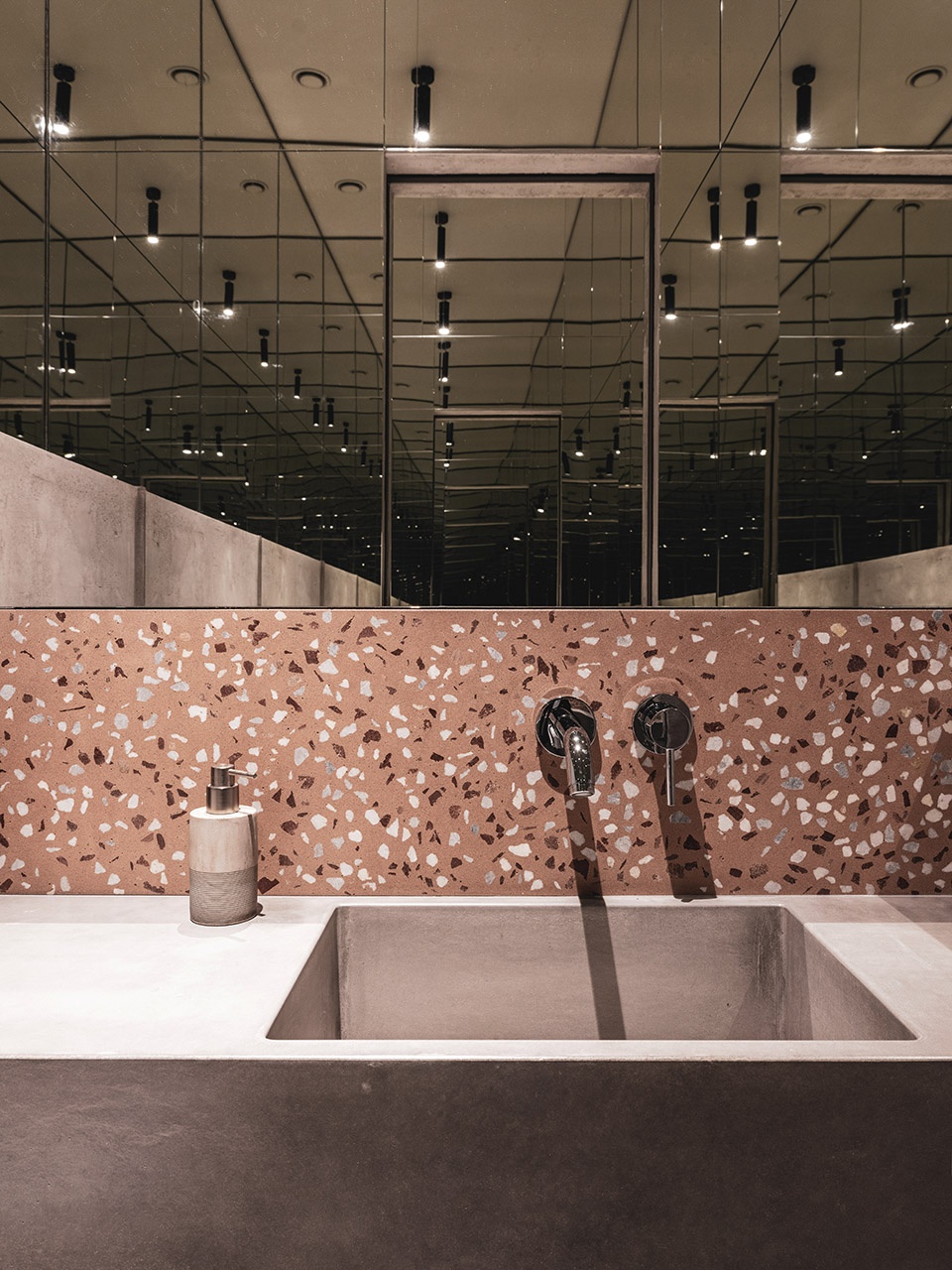 Restaurant Polyot by Asthetique