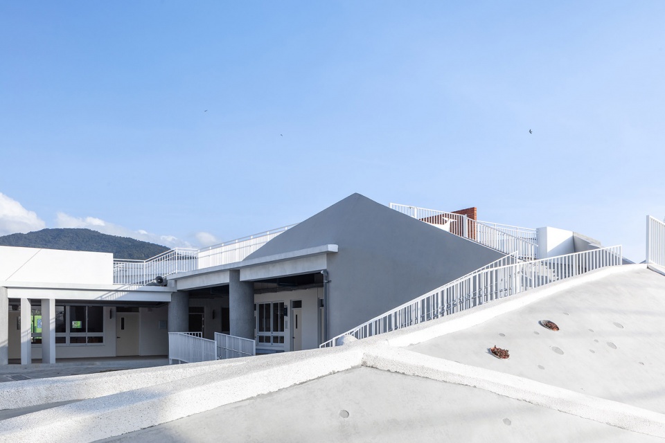 a whale story by j r architects