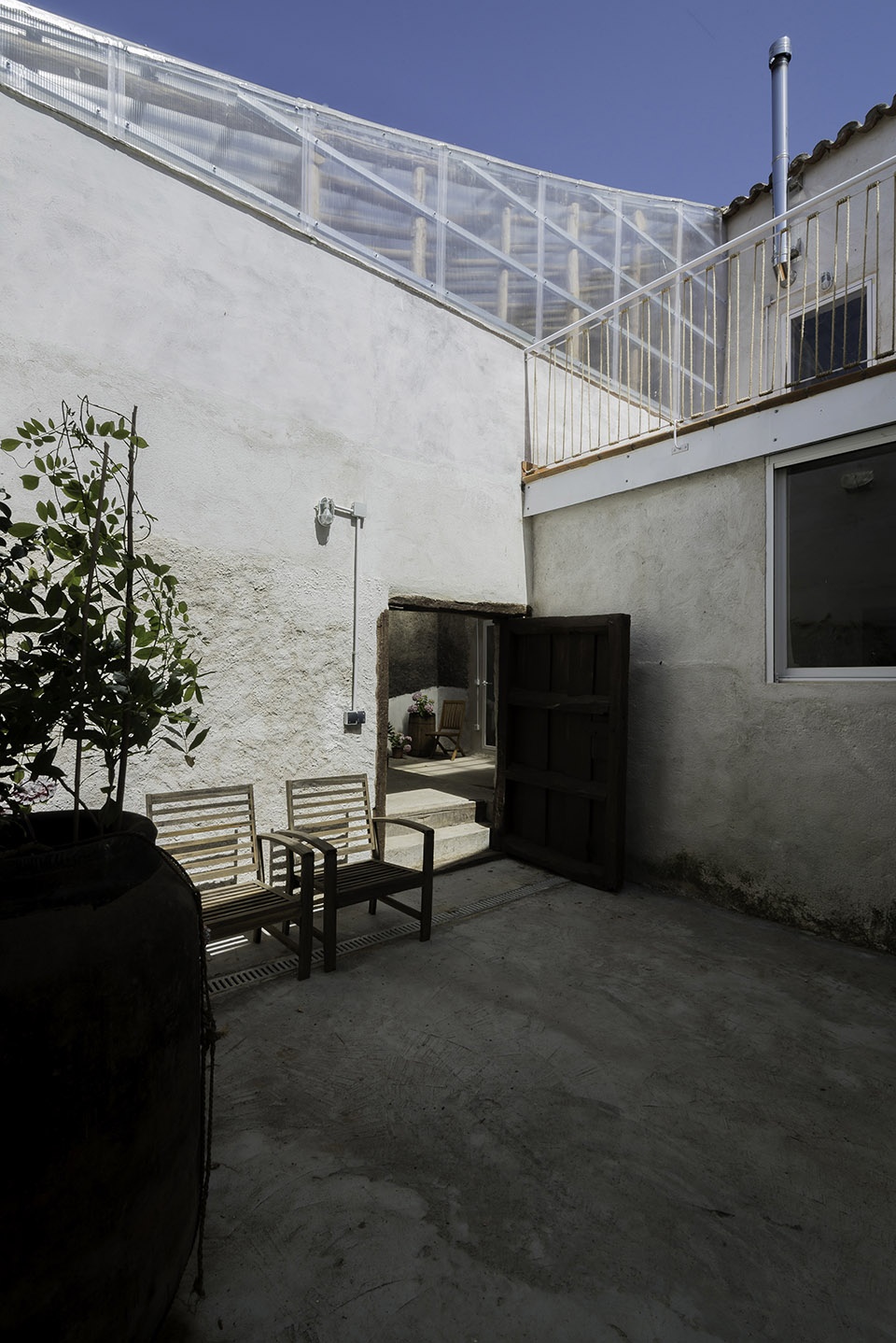barn rehabilitation in a house by gf arquitectos