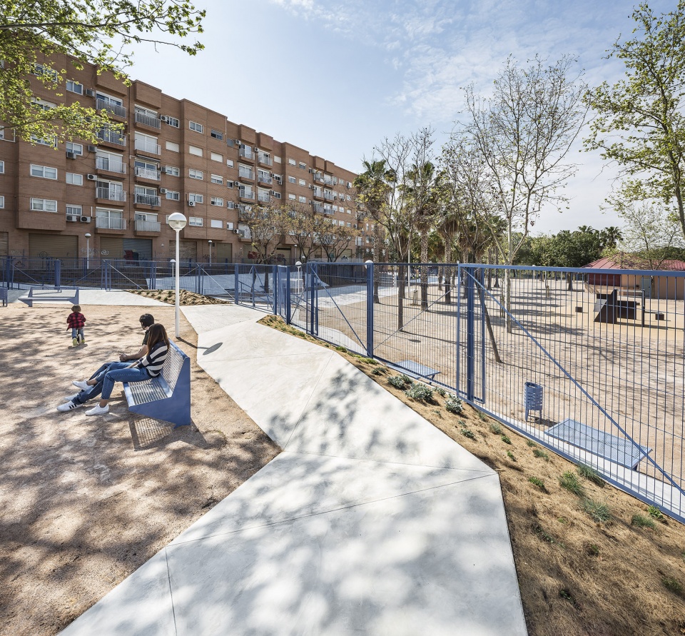 carmen carpintero park by tambori arquitectes and maria gil