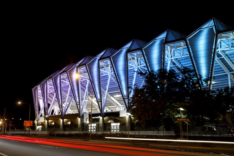 queensland country bank stadium by cox architecture
