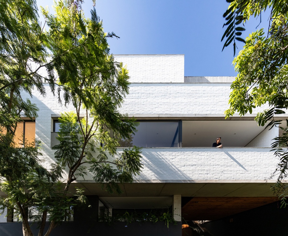 natura building by diezmuller arquitectos