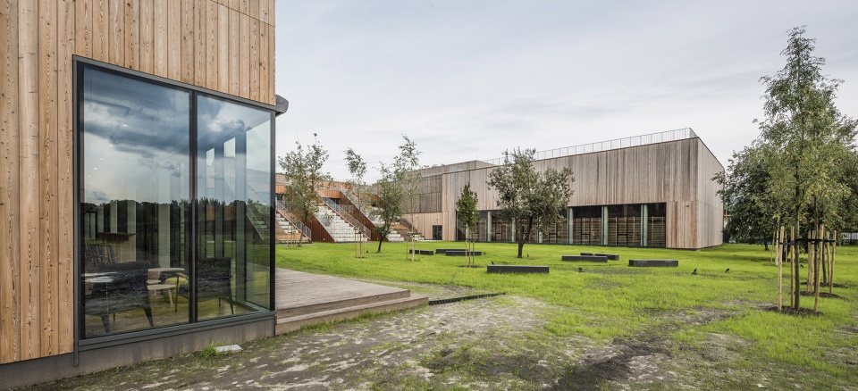 akademeia high school in warsaw by medusa group architects