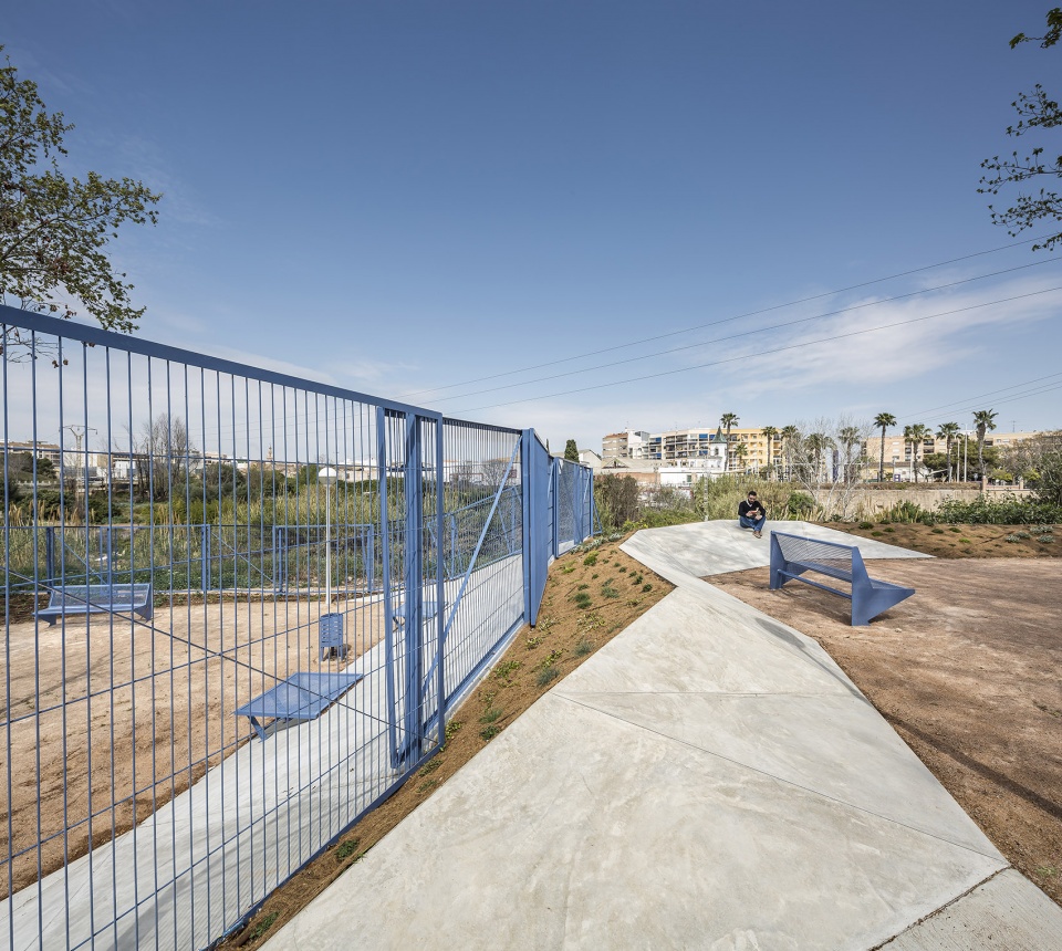 carmen carpintero park by tambori arquitectes and maria gil