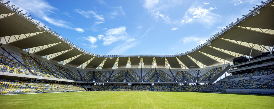 queensland country bank stadium by cox architecture