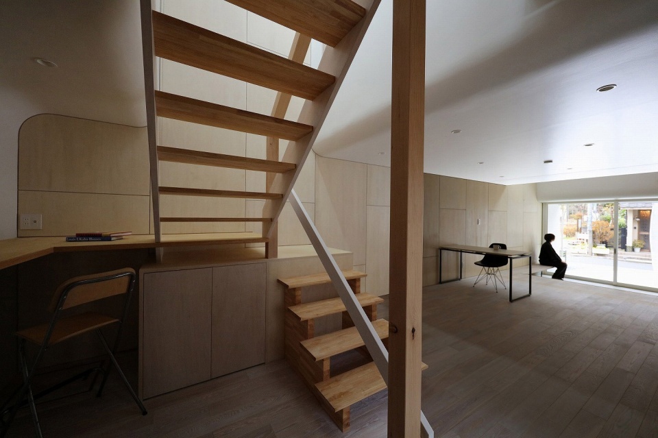 light surface house on sunamachi by sugawaradaisuke architects 960x639