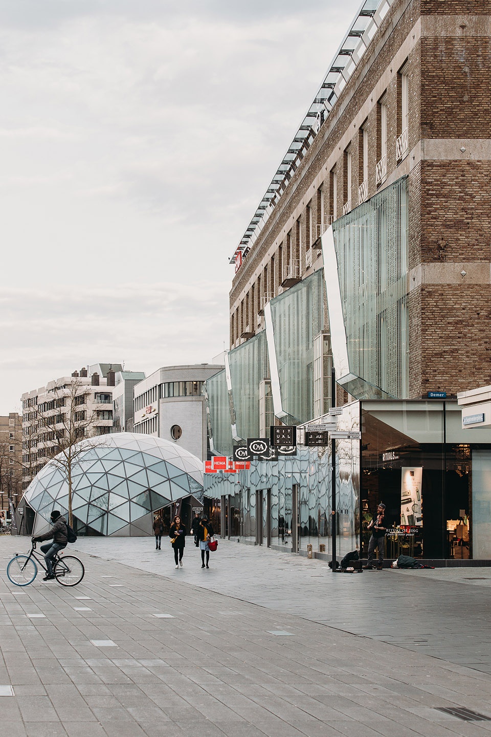 18 septemberplein renovation in eindhoven by unstudio