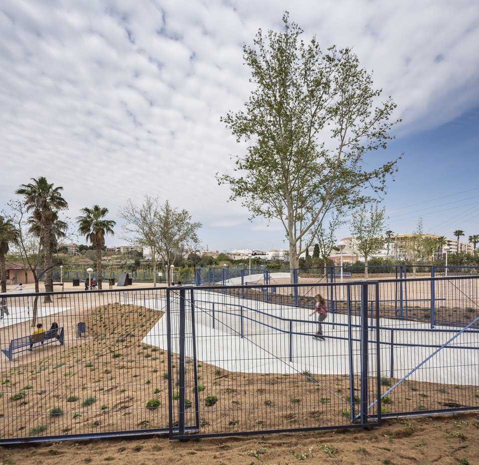 carmen carpintero park by tambori arquitectes and maria gil