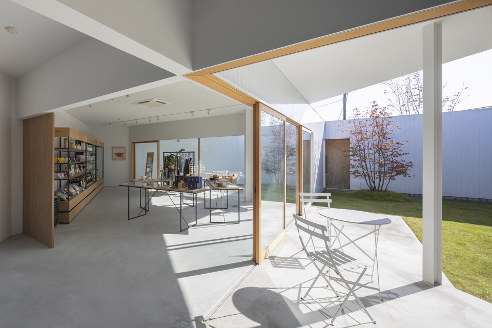 house and office in hofu by tato architects