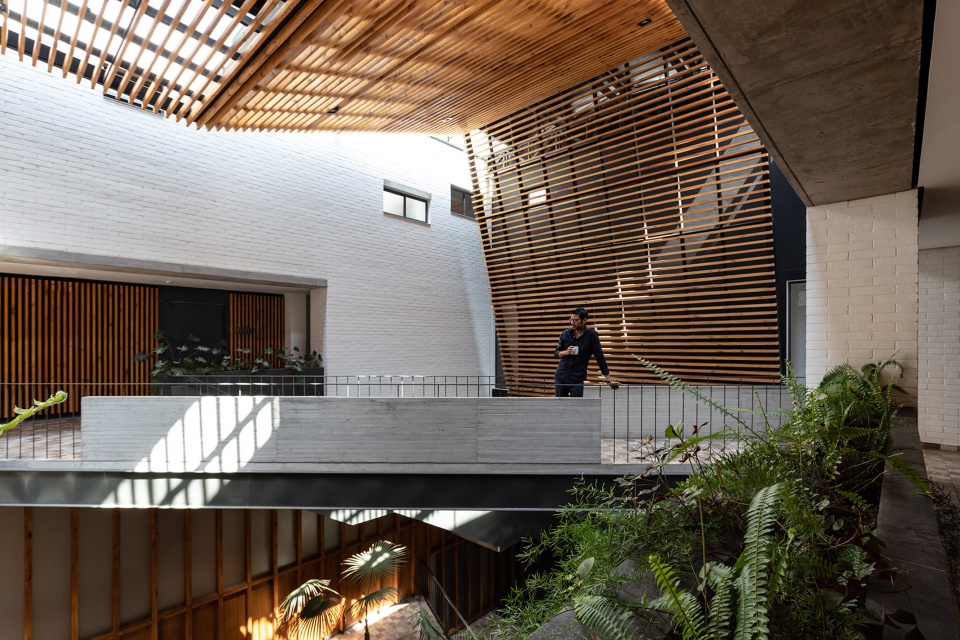 natura building by diezmuller arquitectos