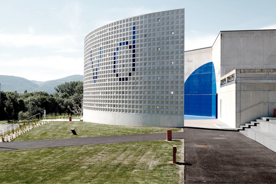 new entry of the high school of engineering and management by af architectes