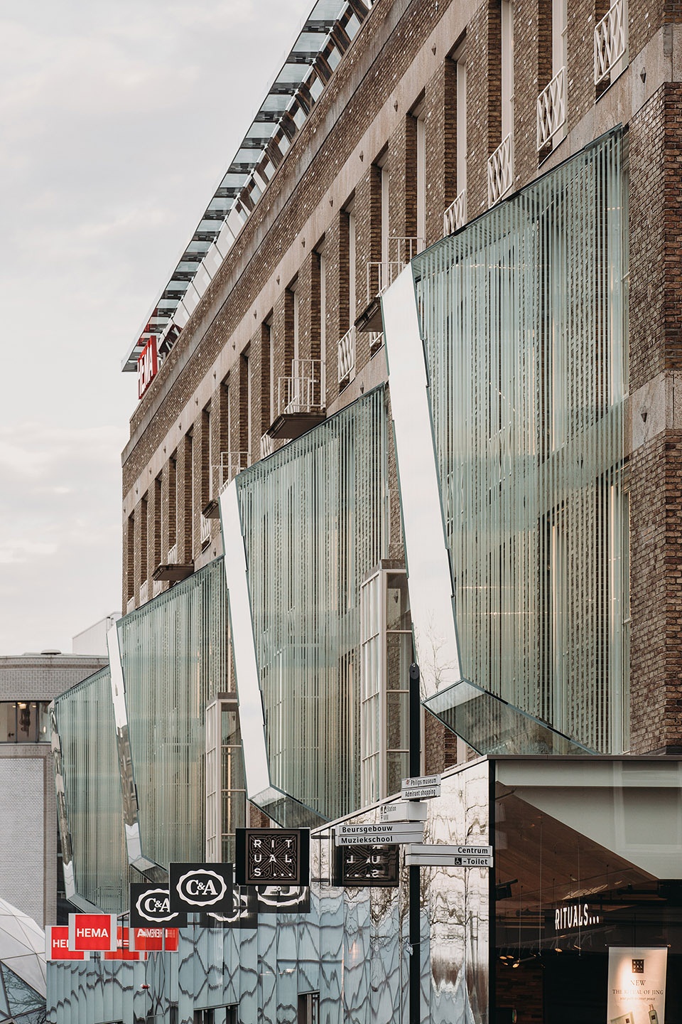 18 septemberplein renovation in eindhoven by unstudio