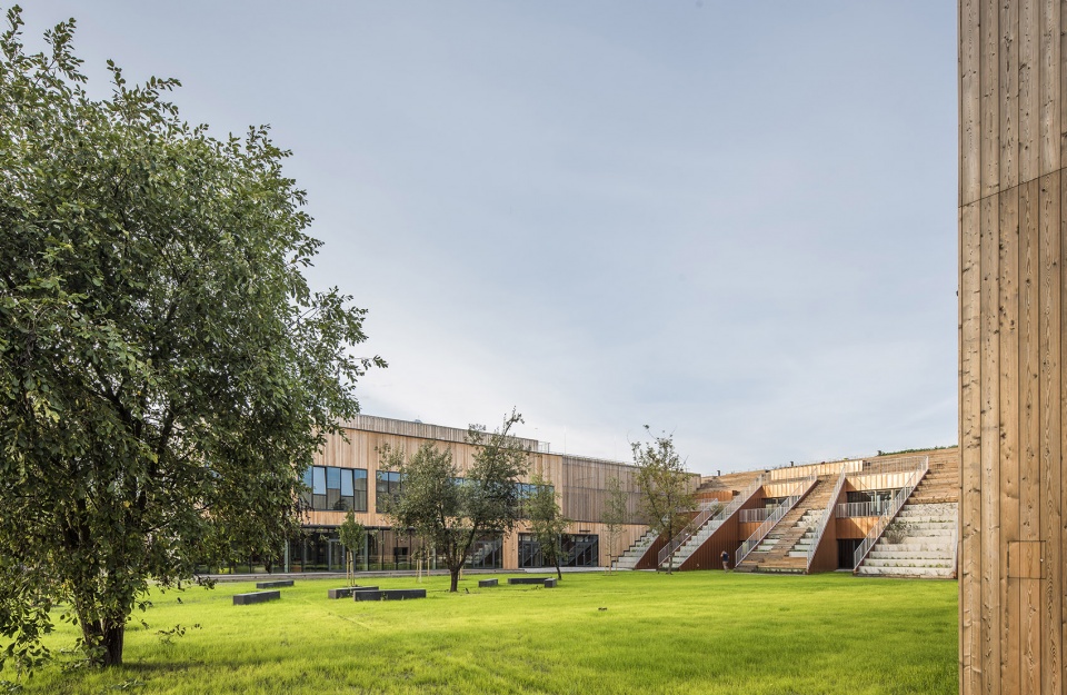 akademeia high school in warsaw by medusa group architects