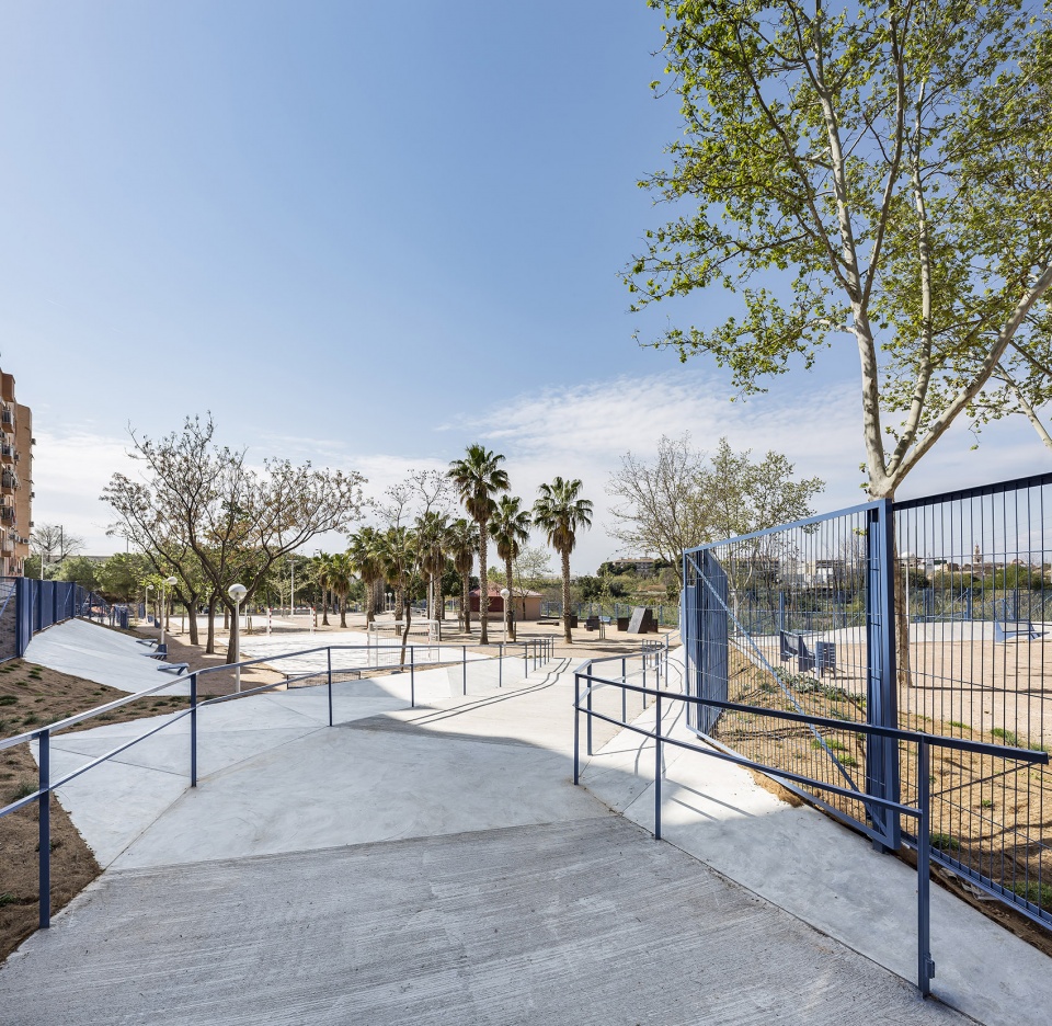 carmen carpintero park by tambori arquitectes and maria gil