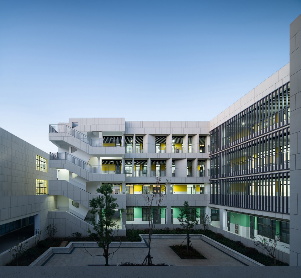 nanjing qixia mountain shibuqiao central school china nanjing bangjian urban architectural group