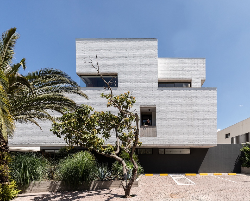 natura building by diezmuller arquitectos