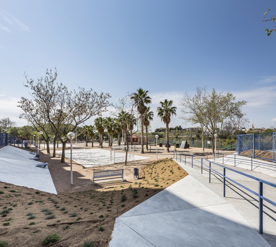 carmen carpintero park by tambori arquitectes and maria gil
