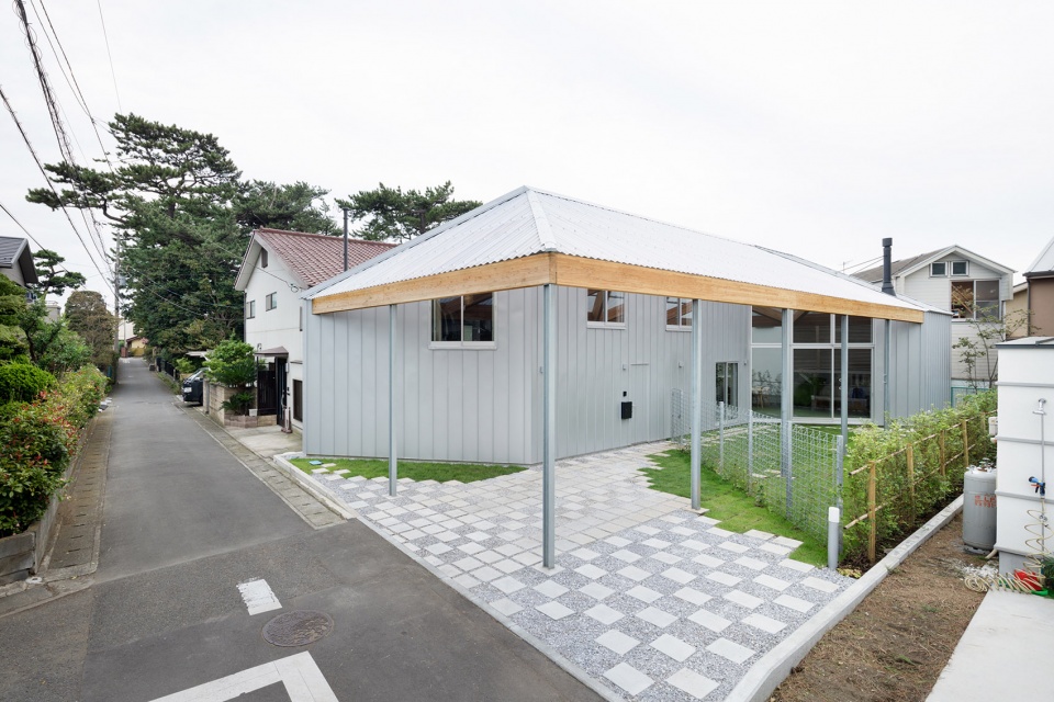 giant house in oiso by fumiko takahama architects 1