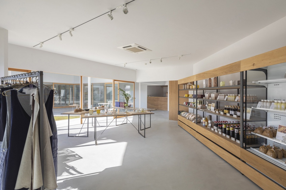 house and office in hofu by tato architects