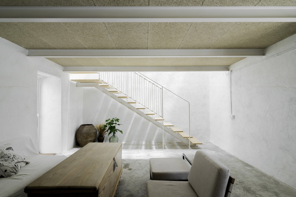 barn rehabilitation in a house by gf arquitectos