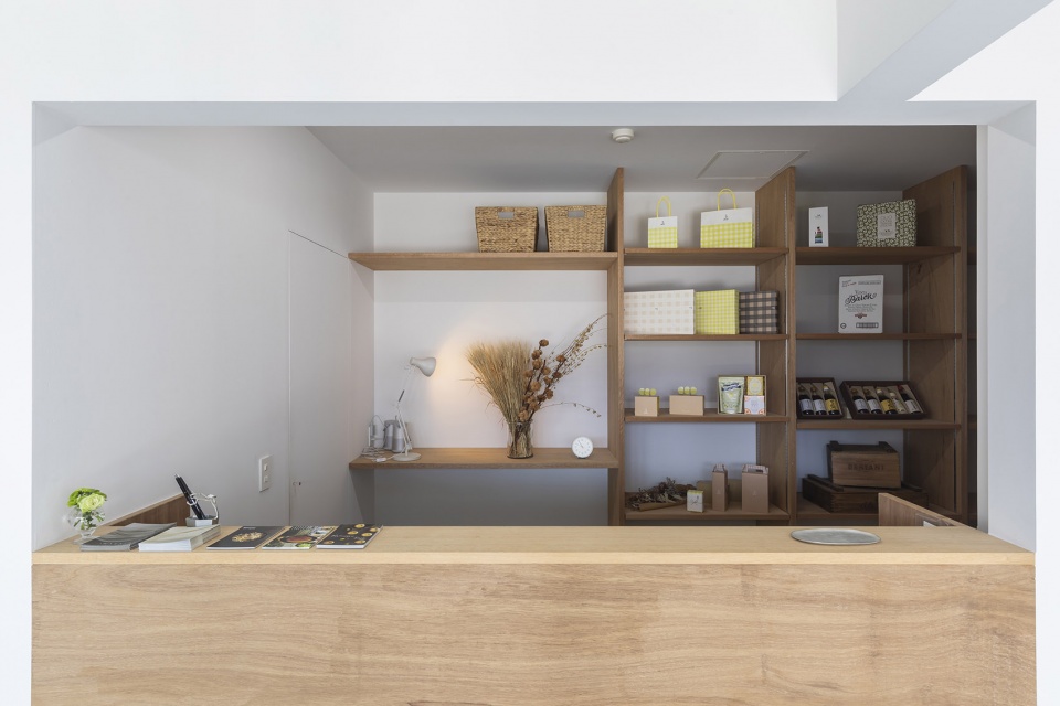 house and office in hofu by tato architects