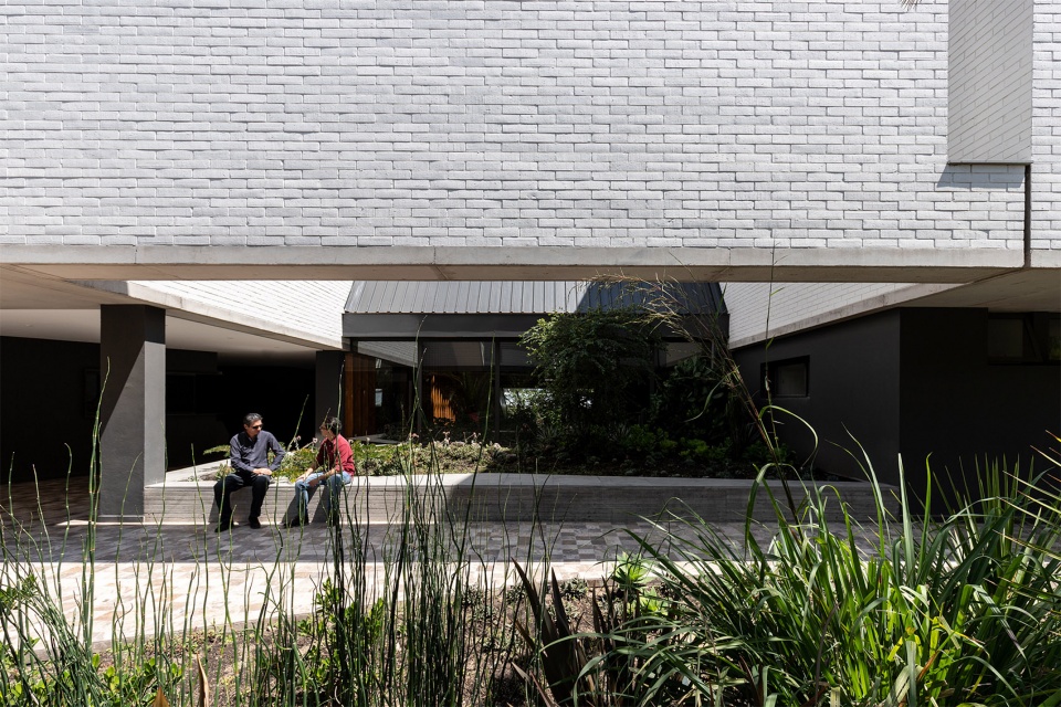 natura building by diezmuller arquitectos