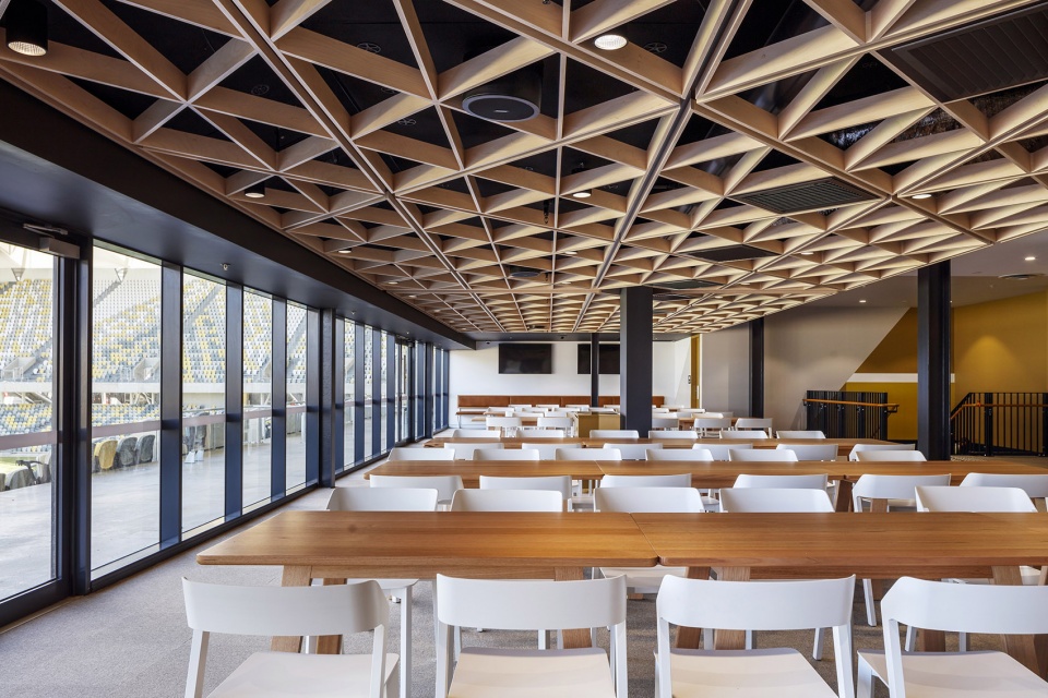 queensland country bank stadium by cox architecture