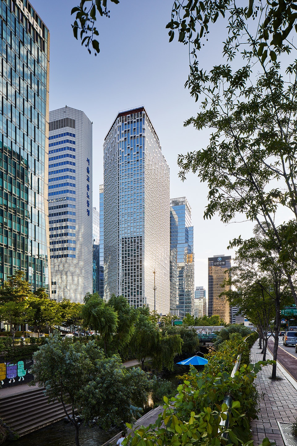 the retrofit of the hanwha hq by unstudio