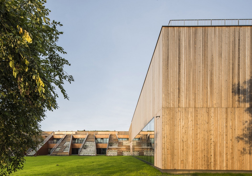 akademeia high school in warsaw by medusa group architects