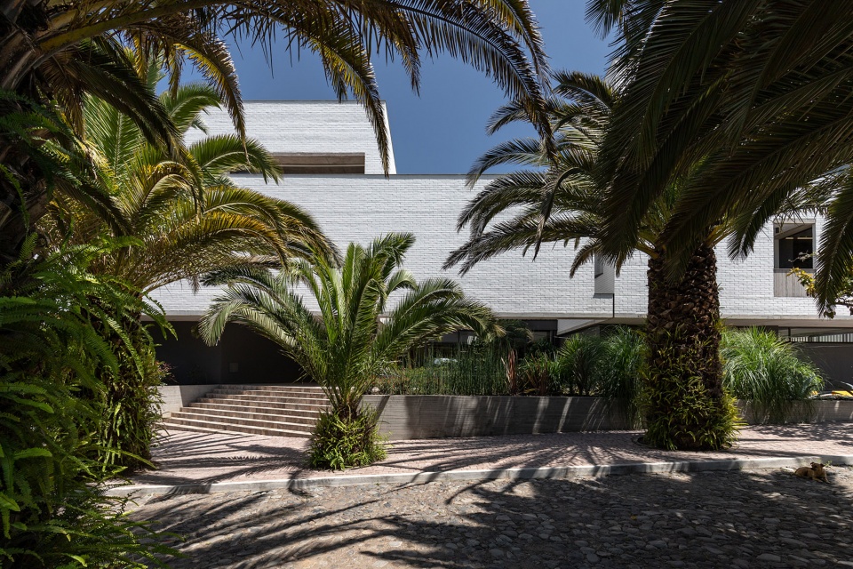 natura building by diezmuller arquitectos