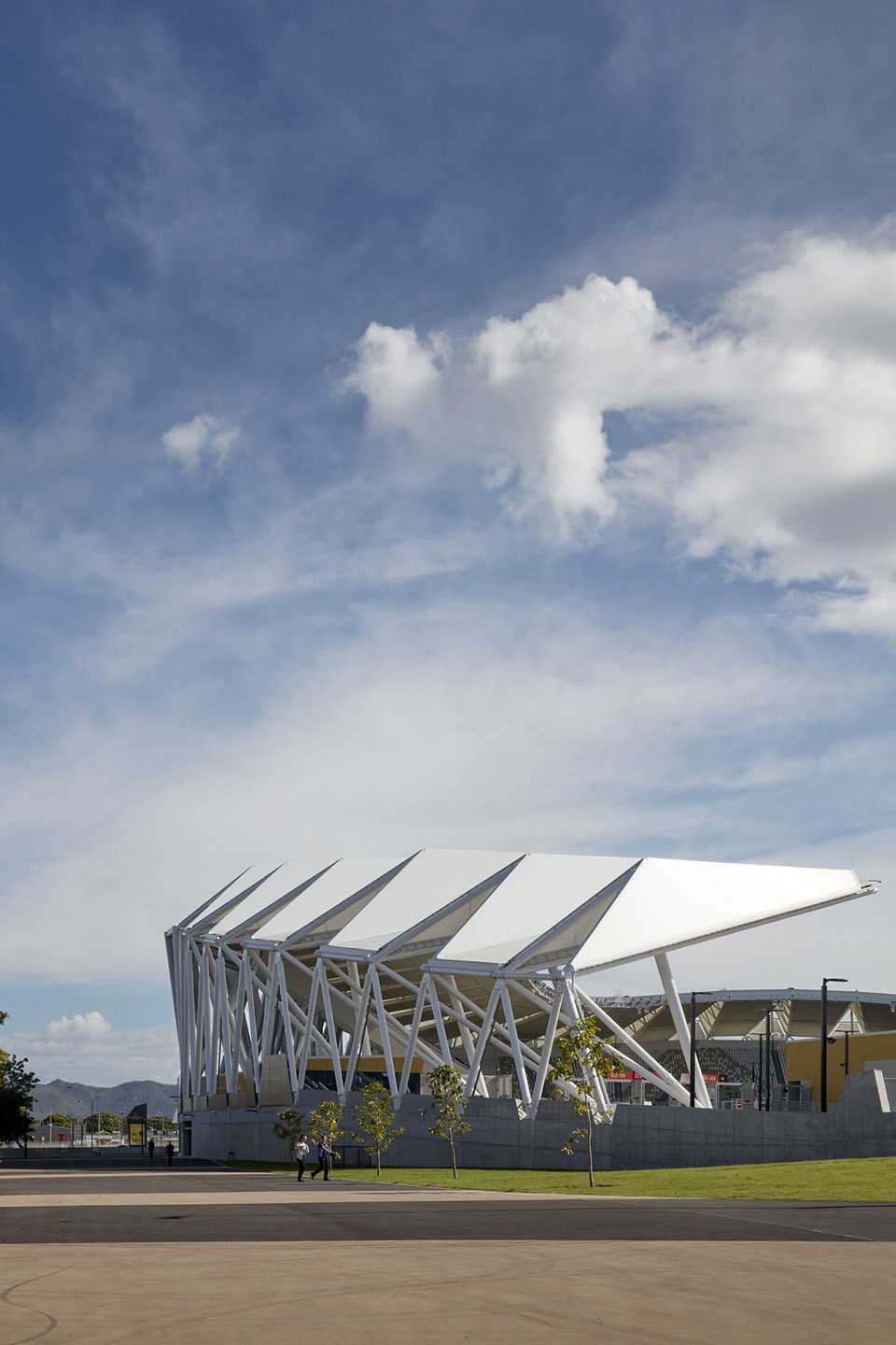 queensland country bank stadium by cox architecture
