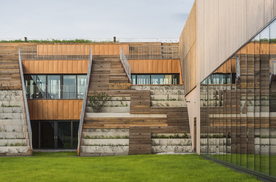akademeia high school in warsaw by medusa group architects